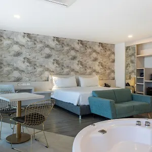 Otel Black Tower Premium